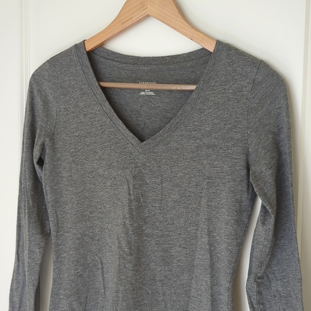 Mossimo Gray Long Sleeve V-Neck Tee